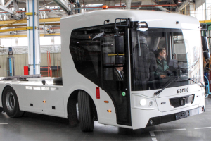 Завод «Богдан» представив перший український вантажний електромобіль